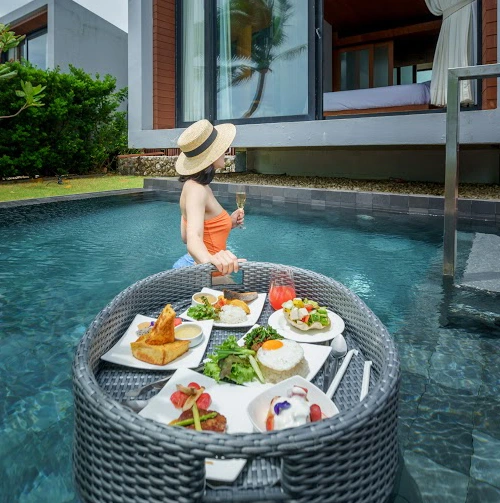 In Villa Floating Breakfast at Casa de La Flora