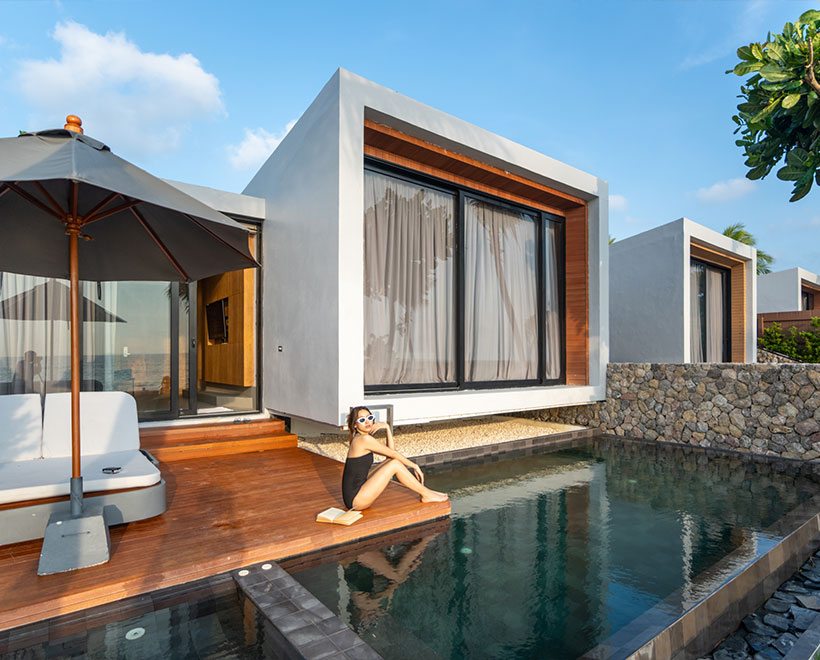 Beachfront Suite Pool Villa